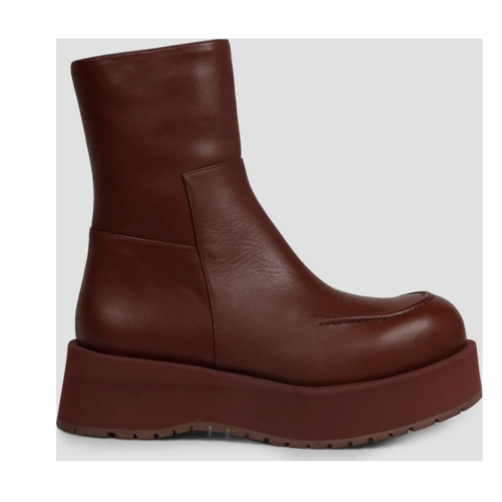 Barcelo Alka Boot in Burgundy New never worn with box